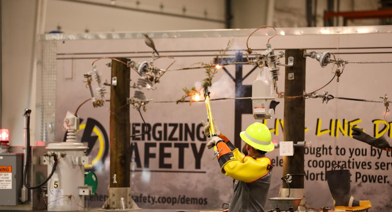 Live Line Demo - Crown Power - Branch on the Line